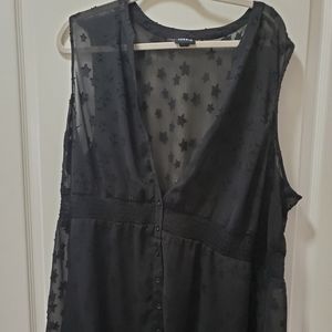 Torrid sz 3 button  down  black star tank